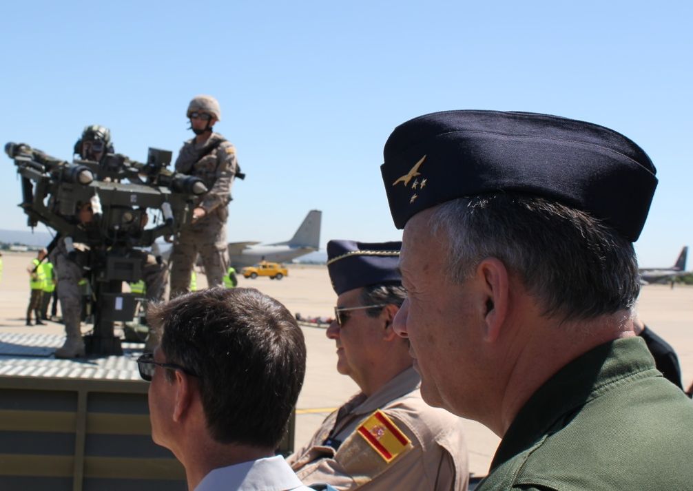 General Valentin at a static display (in the background General Arnaiz) General Valentin at a static display (in the background General Arnaiz)